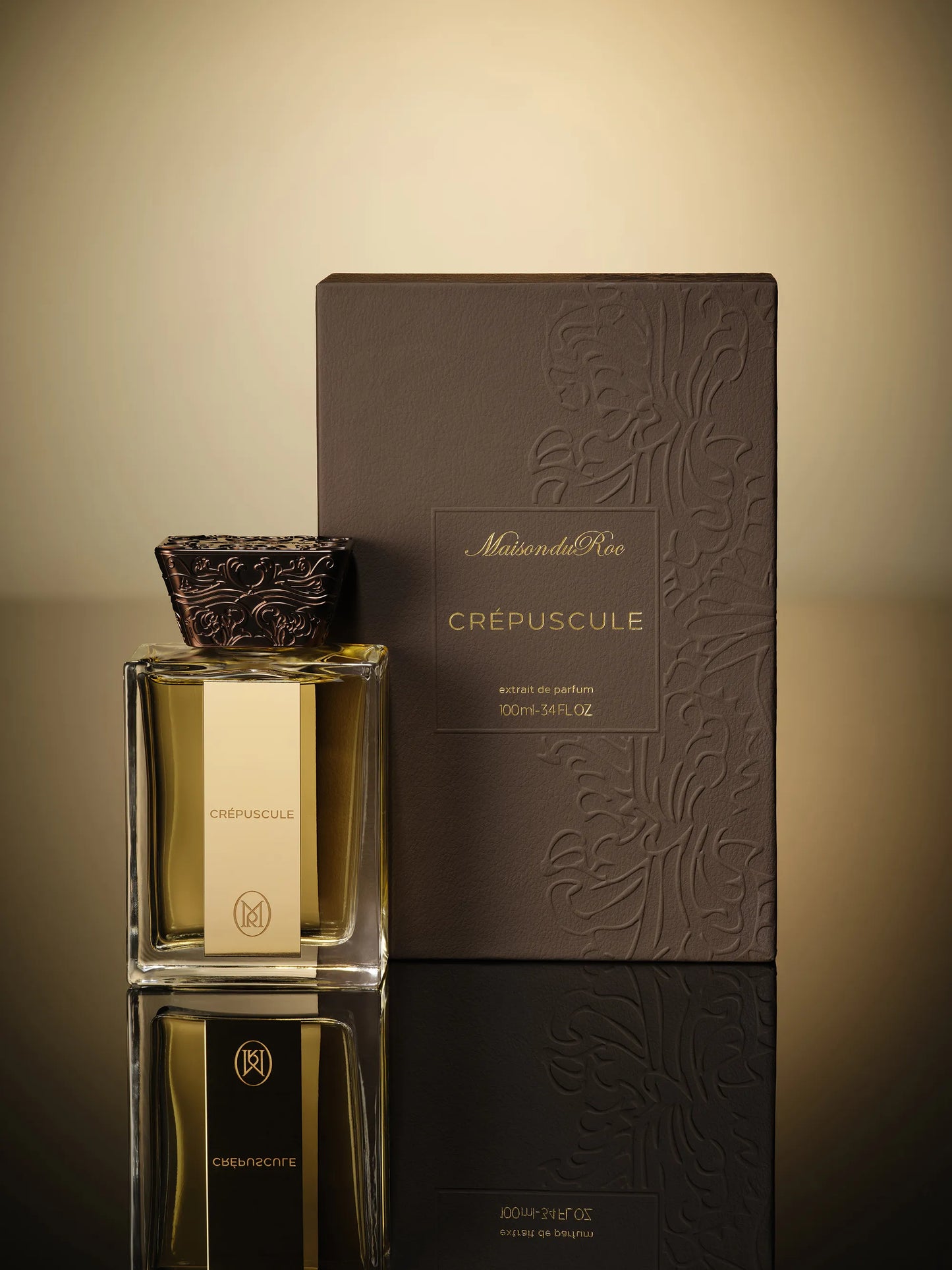 Maison Du Roc Crepuscule Fragrance with FLORAL, WOODY, FRUITY &nbsp; Key notes Top: Raspberry Jam, Litchi JE, Incense EO, Pink Pepper Middle: Rose Superessence, Jasmine, Orris Base: Patchouli, Vetiver, Oud, Dark Woods, Musks Notes